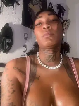 Snapshot of CUMQUEEN-XXX69 chatting on 11-14-25, 12:42 CUMQUEEN-XXX69 online show from 11-14-25, 12:42