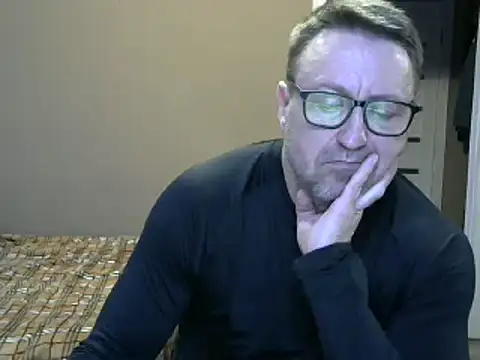 Snapshot of HarrySnake chatting on 12-15-24, 11:55 HarrySnake online show from 12-15-24, 11:55