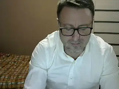 Snapshot of HarrySnake chatting on 12-22-24, 01:00 HarrySnake online show from 12-22-24, 01:00