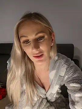 Liana Lou online show from 01-19-25, 04:57