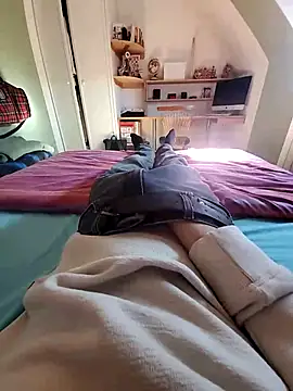 Snapshot of Vijeniv13 chatting on 03-04-26, 12:44 Vijeniv13 online show from 03-04-26, 12:44