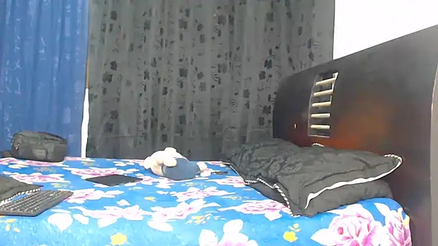 Hot Sharks  online show from 11-04-25, 07:29