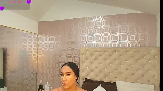 Snapshot of Sara_Desire chatting on 01-29-25, 12:24 Sara Desire online show from 01-29-25, 12:24