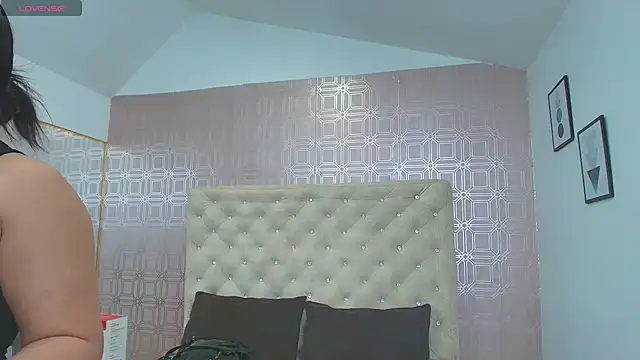 Snapshot of Sara_Desire chatting on 03-20-25, 12:22 Sara Desire online show from 03-20-25, 12:22