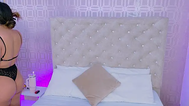 Snapshot of Sara_Desire chatting on 09-11-25, 11:43 Sara Desire online show from 09-11-25, 11:43