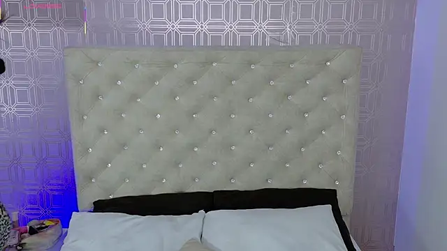 Snapshot of Sara_Desire chatting on 09-21-25, 12:18 Sara Desire online show from 09-21-25, 12:18