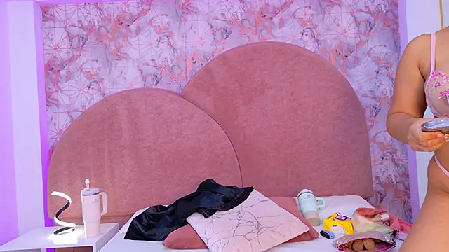 Snapshot of Sara_Desire chatting on 09-26-25, 11:47 Sara Desire online show from 09-26-25, 11:47