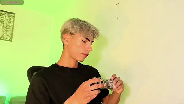 Snapshot of Teo_skinny chatting on 09-11-25, 04:29 Teo skinny online show from 09-11-25, 04:29