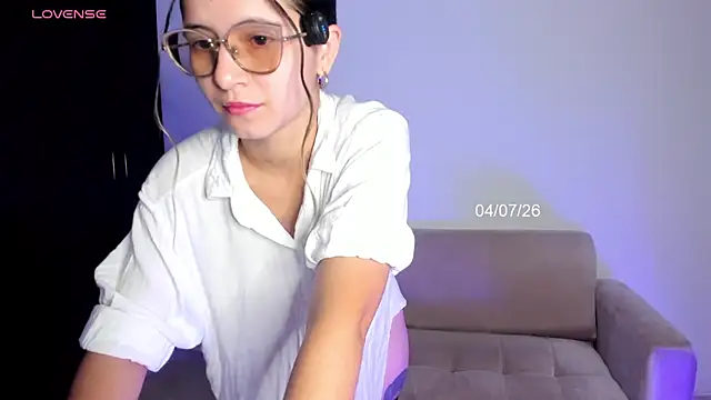 Snapshot of Lilacutte_ chatting on 07-04-26, 09:48 Lilacutte online show from 07-04-26, 09:48
