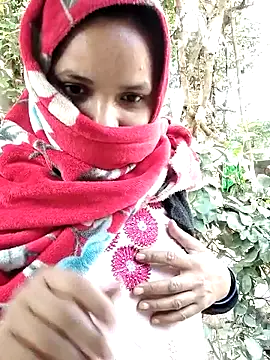 Snapshot of Hot-rubina chatting on 02-14-25, 03:22 Hot-rubina online show from 02-14-25, 03:22