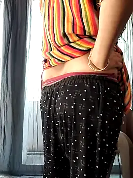 Snapshot of Hot-rubina chatting on 03-18-25, 04:37 Hot-rubina online show from 03-18-25, 04:37