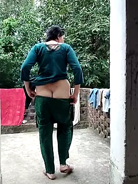 Snapshot of Hot-rubina chatting on 09-11-25, 02:33 Hot-rubina online show from 09-11-25, 02:33