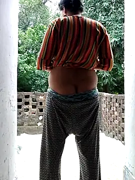Snapshot of Hot-rubina chatting on 10-02-25, 03:24 Hot-rubina online show from 10-02-25, 03:24
