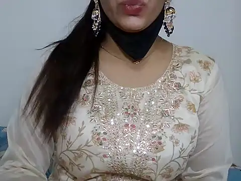 Snapshot of sparkling_queen chatting on 01-01-25, 04:18 sparkling queen online show from 01-01-25, 04:18