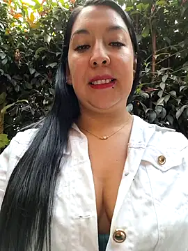 Bella keny online show from 10-28-25, 02:31