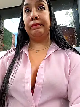 Snapshot of Bella_keny chatting on 04-25-26, 07:00 Bella keny online show from 04-25-26, 07:00