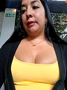 Snapshot of Bella_keny chatting on 05-04-26, 03:52 Bella keny online show from 05-04-26, 03:52