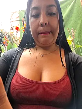 Snapshot of Bella_keny chatting on 05-19-26, 06:36 Bella keny online show from 05-19-26, 06:36