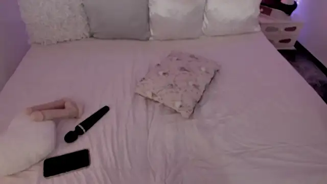 Snapshot of Lau_123x chatting on 10-08-25, 05:16 Lau 123x online show from 10-08-25, 05:16