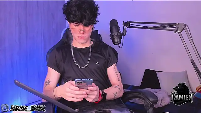 Snapshot of cinnamon_boyxxx chatting on 09-30-25, 02:05 cinnamon boyxxx online show from 09-30-25, 02:05