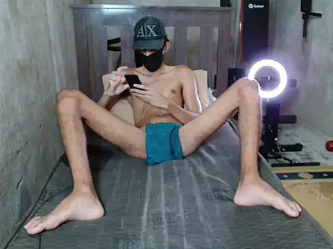 Snapshot of skinnyboy1000 chatting on 11-12-25, 05:02 skinnyboy1000 online show from 11-12-25, 05:02