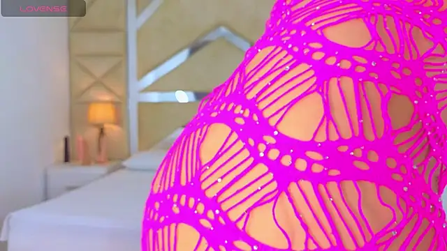 Tiphani walker  online show from 11-02-25, 10:56