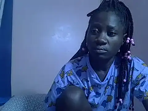 Snapshot of Petite_rider chatting on 02-05-25, 12:53 Petite rider online show from 02-05-25, 12:53