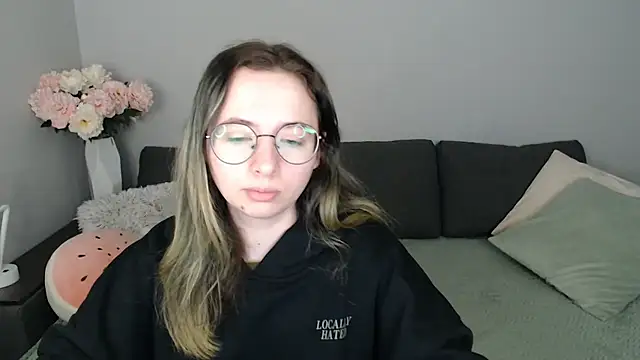 Mini Diva online show from 10-28-25, 09:13