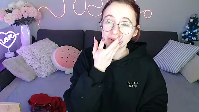 Mini Diva online show from 12-22-25, 09:28