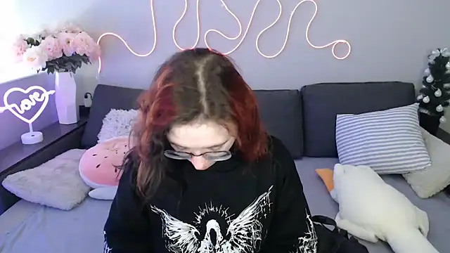 Mini Diva online show from 03-18-26, 09:12