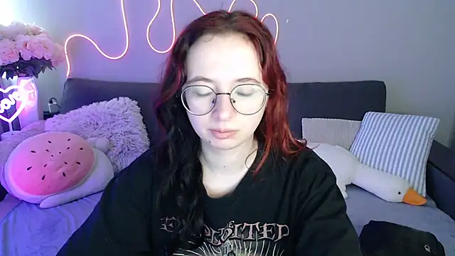 Snapshot of Mini_Diva chatting on 07-17-26, 08:10 Mini Diva online show from 07-17-26, 08:10