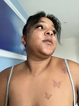 Snapshot of yourfavlightskinn chatting on 10-02-25, 02:13 yourfavlightskinn online show from 10-02-25, 02:13