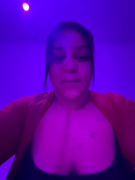 Snapshot of yourfavlightskinn chatting on 12-21-25, 07:21 yourfavlightskinn online show from 12-21-25, 07:21