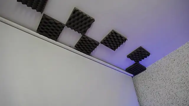 luly pink online show from 11-25-25, 04:01