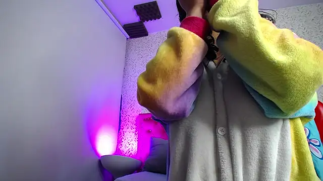 luly pink online show from 04-17-26, 04:04