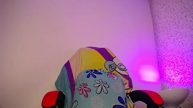Snapshot of luly_pink chatting on 04-28-26, 03:11 luly pink online show from 04-28-26, 03:11