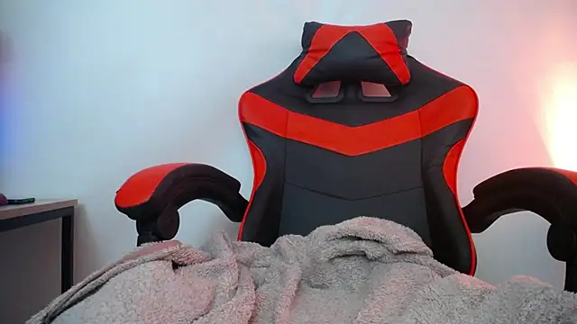 Snapshot of luly_pink chatting on 05-15-26, 05:36 luly pink online show from 05-15-26, 05:36