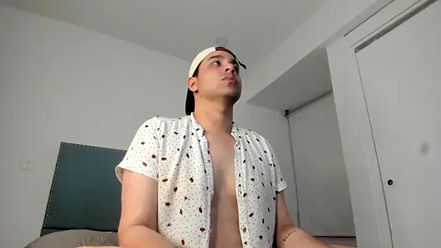 Snapshot of Latin_boy_surprisee chatting on 07-03-26, 01:56 Latin boy surprisee online show from 07-03-26, 01:56
