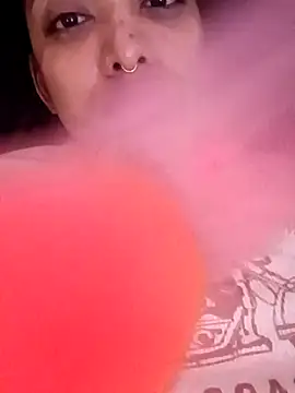 VictoireFeller online show from 10-24-25, 04:09