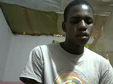 Snapshot of Bigras0011 chatting on 09-26-25, 05:11 Bigras0011 online show from 09-26-25, 05:11