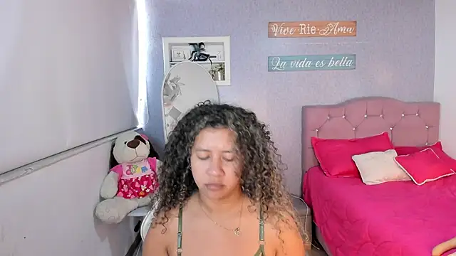 Snapshot of Kenia_tompson01 chatting on 01-17-25, 05:30 Kenia tompson01 online show from 01-17-25, 05:30