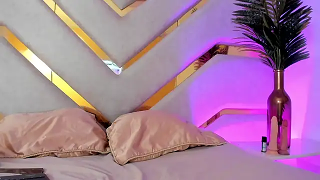 AilynMiller online show from 12-14-24, 07:03