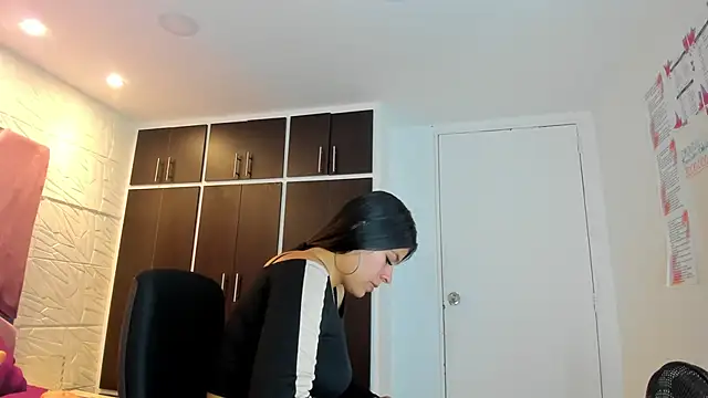 Charlotte Ice1 online show from 02-06-25, 03:31