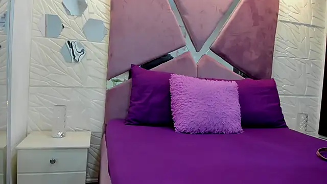 Charlotte Ice1 online show from 09-25-25, 04:11