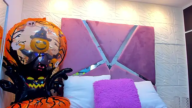 Charlotte Ice1 online show from 10-11-25, 04:16