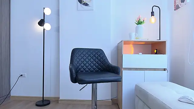 Miarouss3 online show from 01-15-26, 01:16