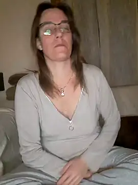 Snapshot of SpiceLea chatting on 12-12-24, 10:20 SpiceLea online show from 12-12-24, 10:20