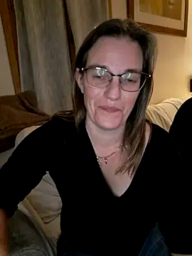 Snapshot of SpiceLea chatting on 12-21-24, 05:40 SpiceLea online show from 12-21-24, 05:40
