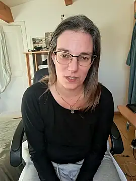 Snapshot of SpiceLea chatting on 12-29-24, 02:52 SpiceLea online show from 12-29-24, 02:52