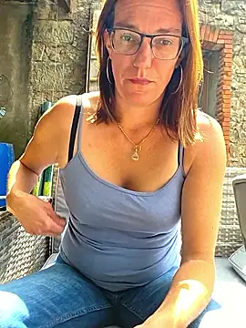 Snapshot of SpiceLea chatting on 05-08-26, 12:10 SpiceLea online show from 05-08-26, 12:10